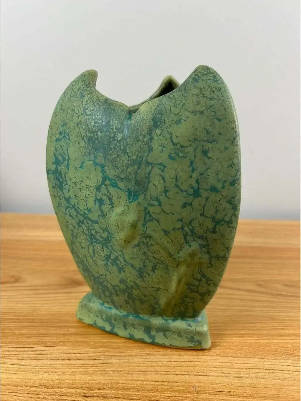 WELLER ART POTTERY FROSTED GREEN GLAZE ON ART DECO THREE SIDED TUTONE VASE